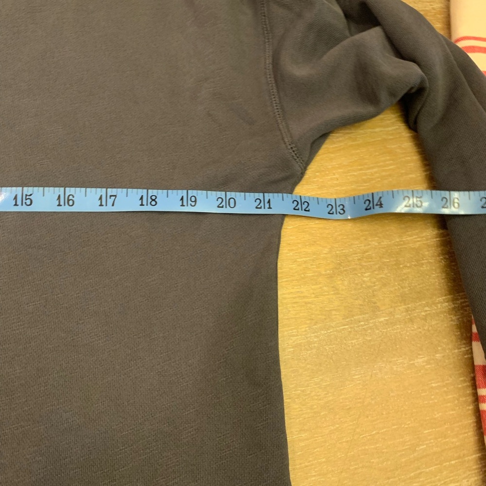 Anthropologie Lady’s long sleeve sweatshirt like top - Picture 5 of 11